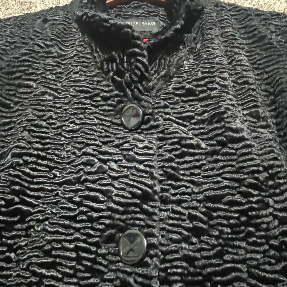 (EUC) White House Black Market Elegant and Classic Persian Bold Red Interior S - Picture 3 of 7